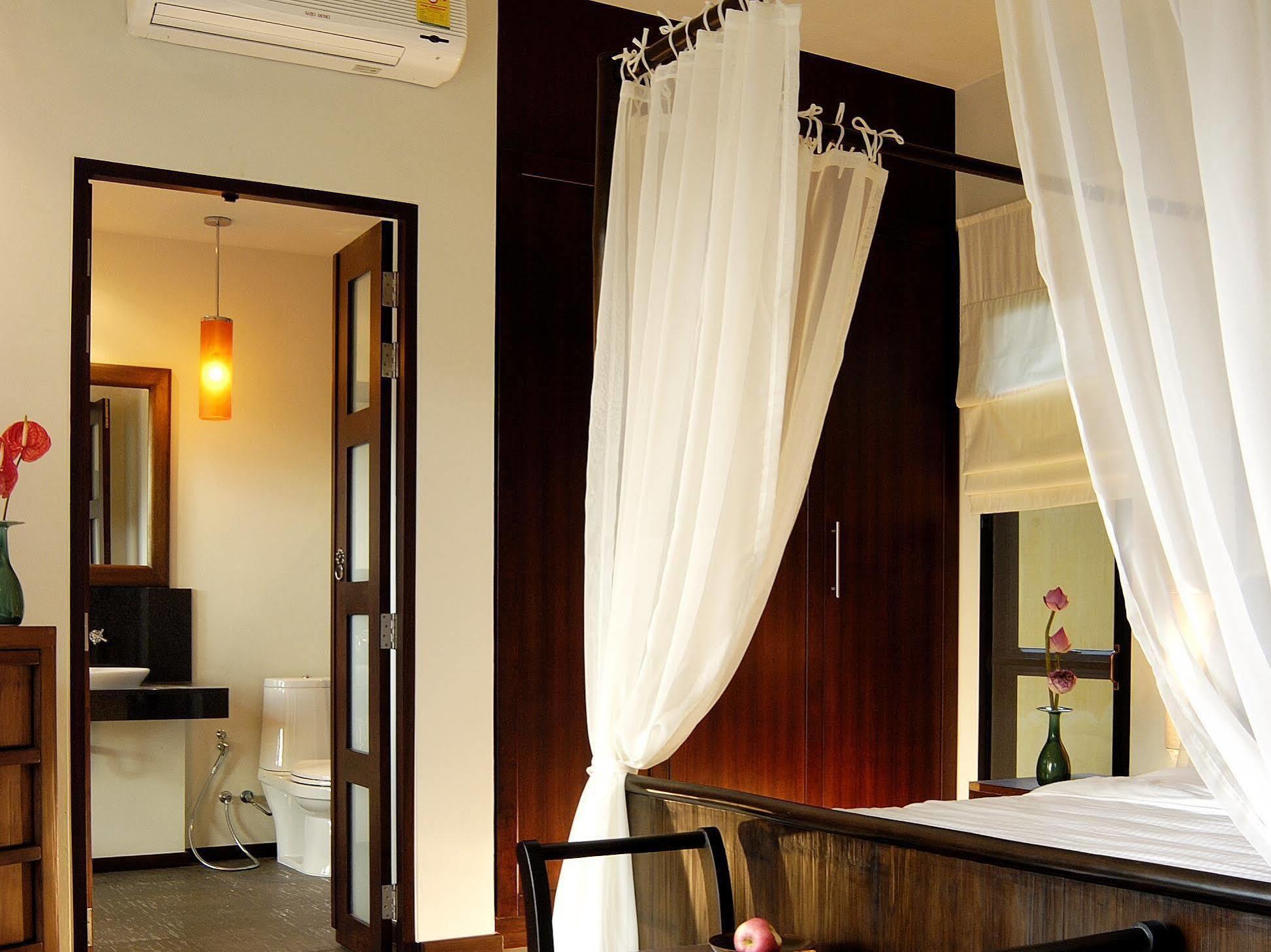 Two Villas Holiday Oriental Style Layan Beach プーケット エクステリア 写真
